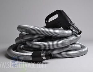 Plastiflex XZ902138030BUI 30 Ft Low Voltage Central Vacuum Hose with Button Gas Pump Grip
